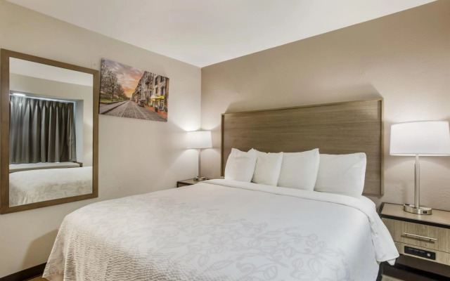 Red Roof Inn PLUS+ & Suites Savannah - I-95