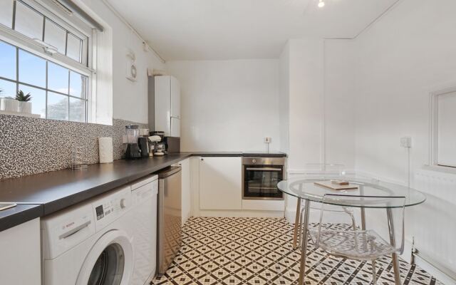 The Xavier Flat by Kasar Stays