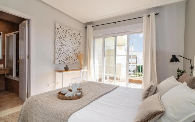 Puente Romano Modern flat, Best location in town