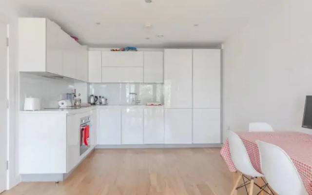 Vibrant 1BD Flat w/ Private Balcony, Camberwell!