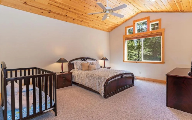 Cedar Chateau w/ Game Room & HOA Access!