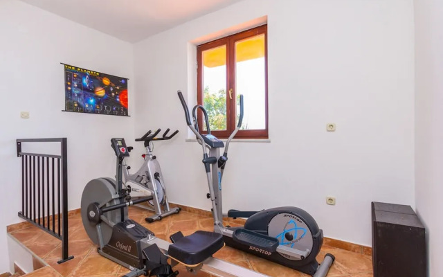 Charming Apartment in Pula With Swimming Pool