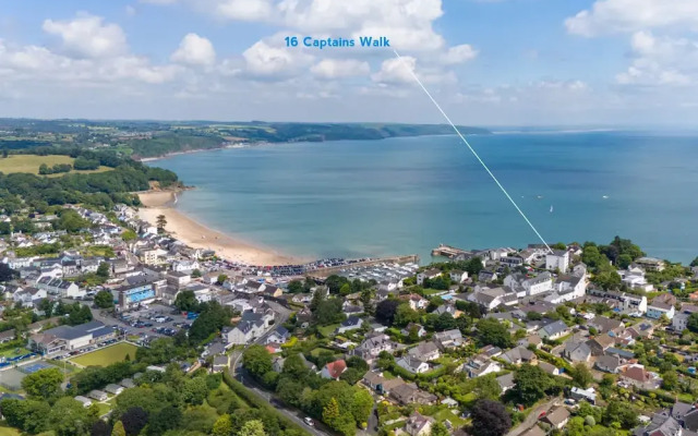 16 Captains Walk - Close to Village and Beach