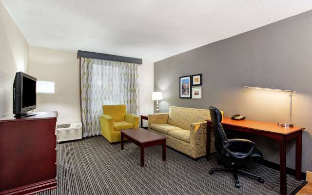 La Quinta Inn & Suites by Wyndham Indianapolis South