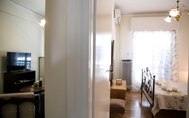 Best House, Larisis Metro, Athens