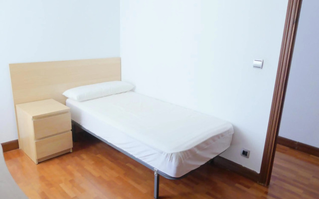 Apartamento luminoso, funcional y amplio en zona hospitalaria