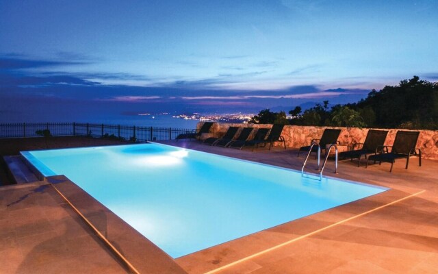 Awesome Home in Podstrana With Wifi and 8 Bedrooms