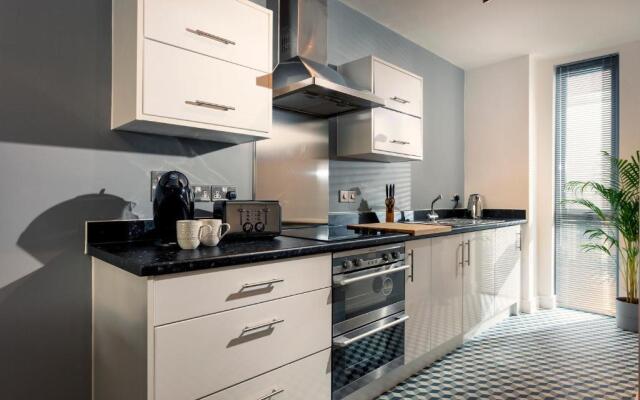 PENTHOUSE sea-view Apartment-Plymouth - Sleeps 7 - Private Parking - Habita Property