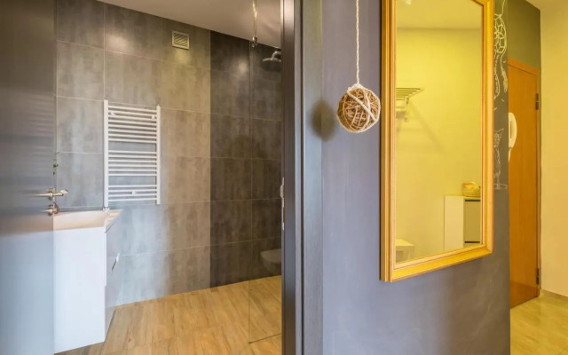 ARTistic & Spacious 2BD Central Apt