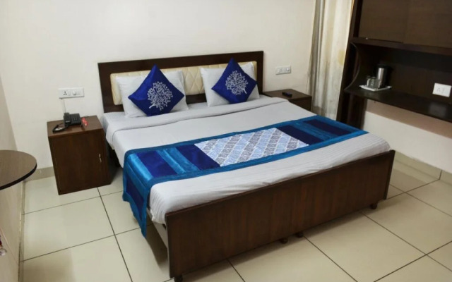 Motel Divine by OYO Rooms