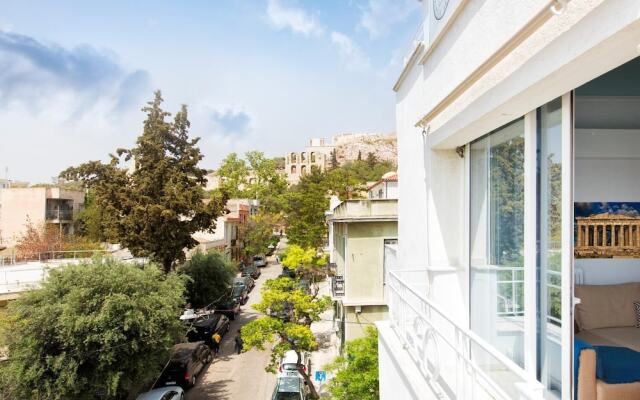 Your Home under the Acropolis Roofdeck