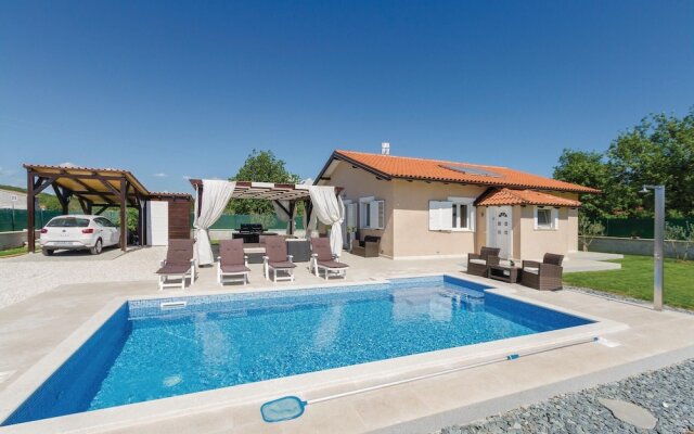 Awesome Home in Rovinj with Hot Tub, WiFi & 2 Bedrooms