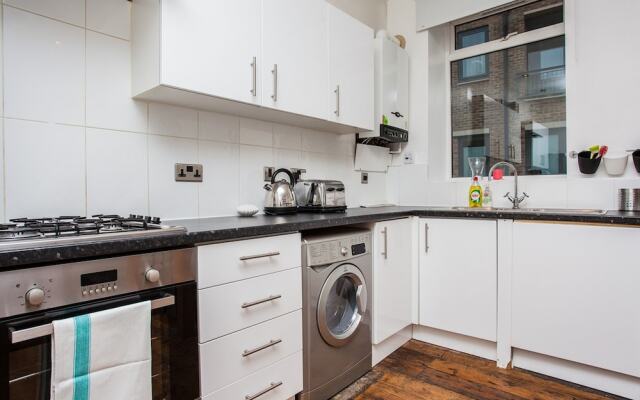Bright &Spacious Family Home near London Bridge