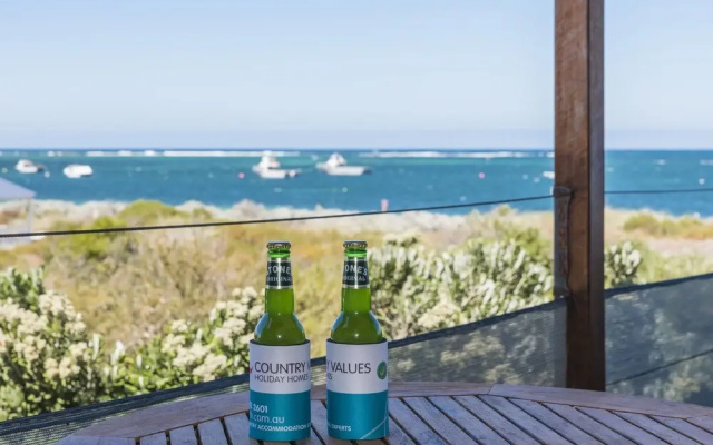 Wave House - Beach Front Lancelin
