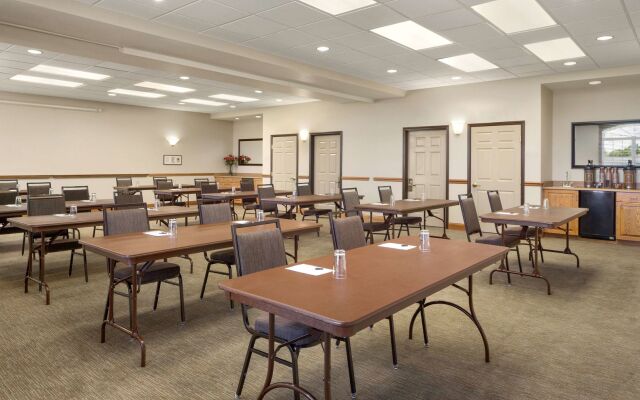Country Inn & Suites by Radisson, Findlay, OH