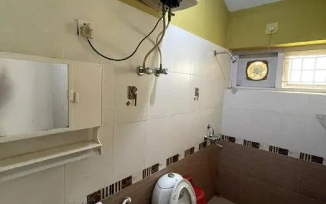 Rustic 3-BR Villa w/ Front & Back Yards in the mountains