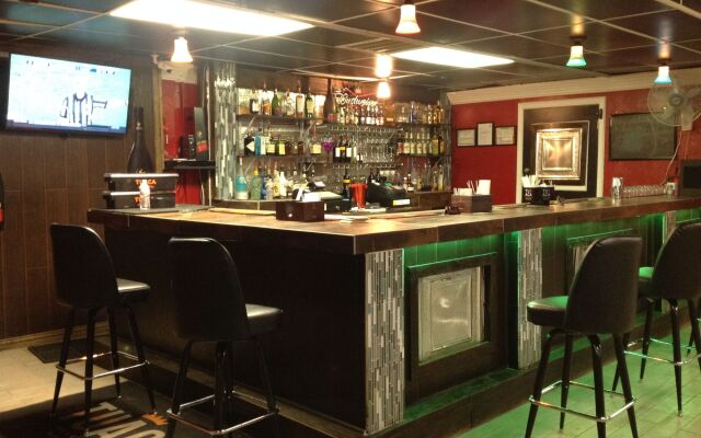 R Nite Star Inn & Suite