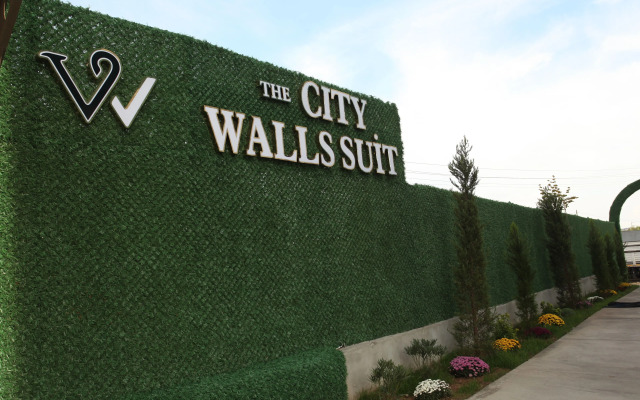 The City Walls Suit Hotel