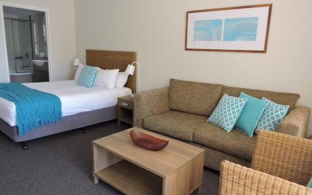 BASE Holidays - Ettalong Beach Premium Apartments