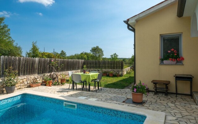 Beautiful Home in Vrecari With Wifi and 4 Bedrooms