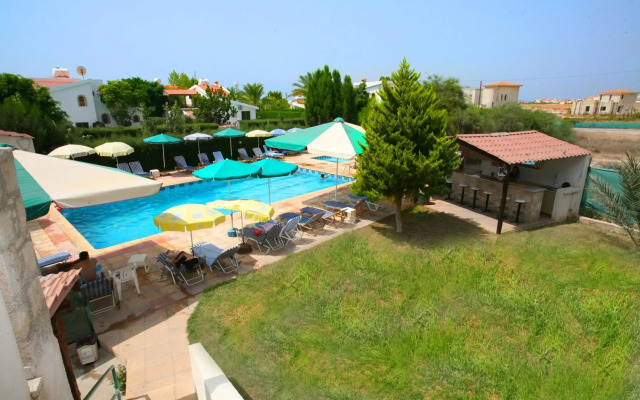 Petsas Apartments & Tavern