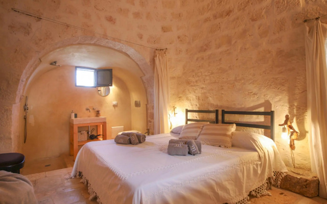 TD Trulli Terralta Panoramic Pool Over Countryside