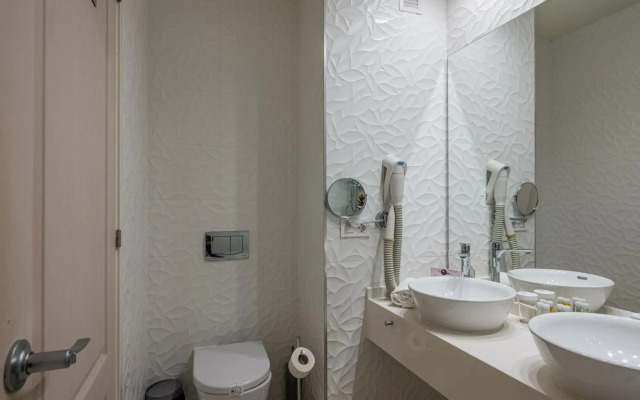 On Hotels Oceanfront - Adults Only