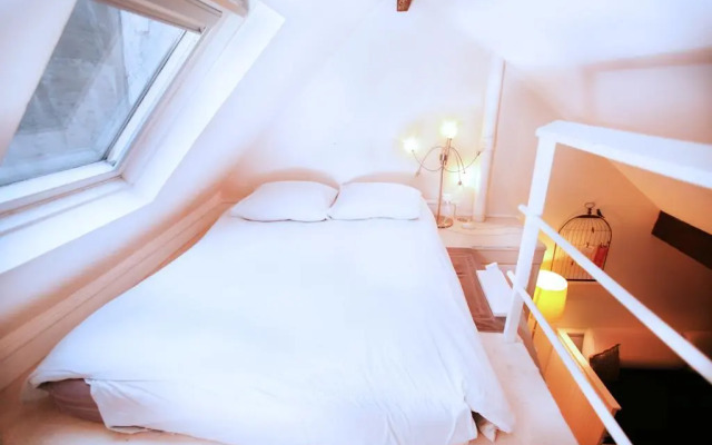 Lovely Marais Sudio with Mezzanine (94)