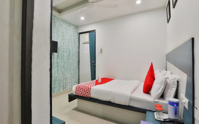 OYO 13398 Hotel Relish