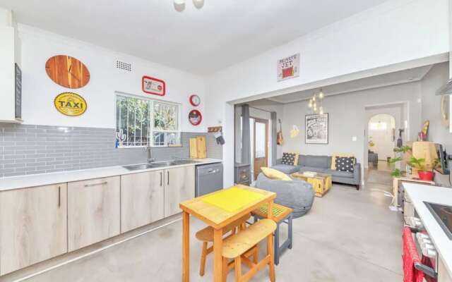 Modern and Stylish 2 BD House in Claremont