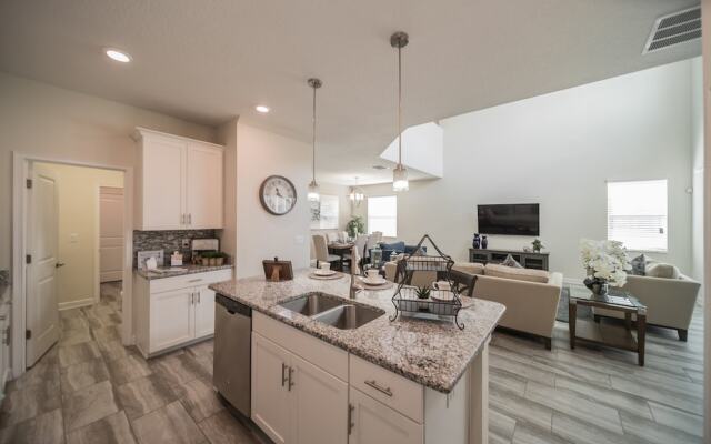 Modern Star Wars Vacation Home CG1593