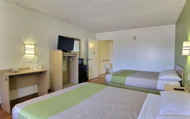 Motel 6 Austin, TX - Central Downtown UT