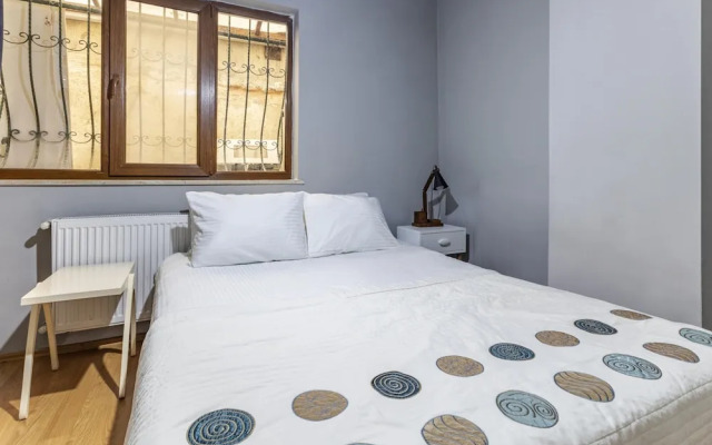 Flat With Backyard 6 min to Bostanci Show Center