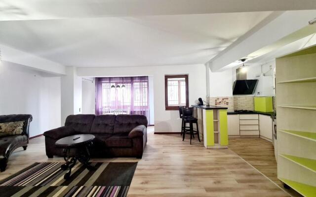 R.O.S.E. Apartment