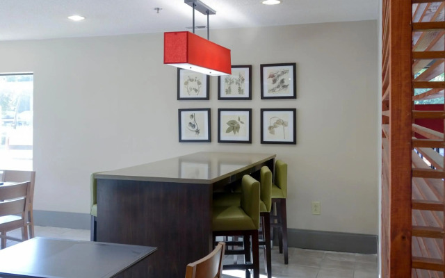 Country Inn & Suites by Radisson, Dahlgren-King George, VA