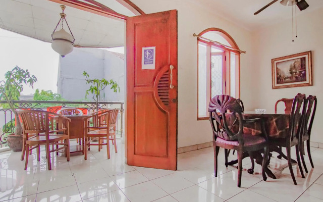 OYO 90094 Gayatri Residence