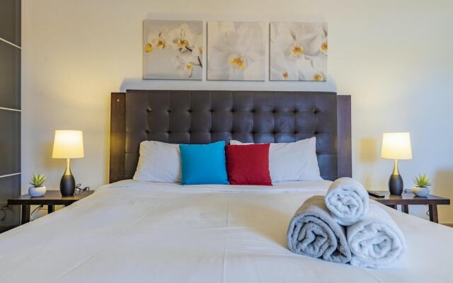 4BR 3BA w Pool Sleeps 10 200m From Eagle Beach