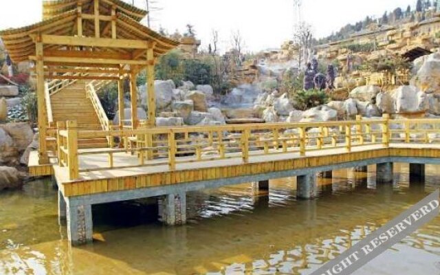 Xiantanshan Hot Spring Town