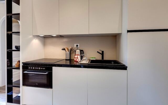 Central Berchet With Terrace and Private Entrance