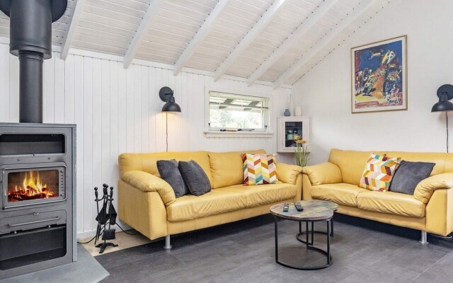 6 Person Holiday Home in Vaeggerlose