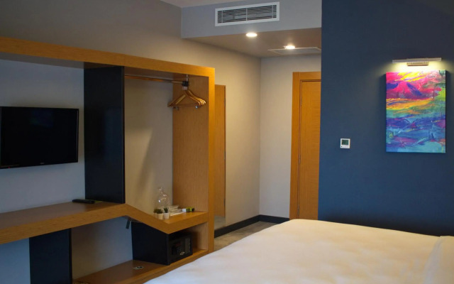 Roof 264 Hotel and Suites