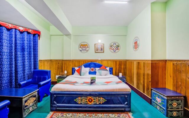 OYO 6932 Hotel Snow Lion