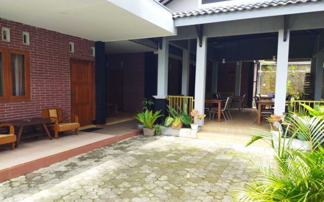 Wimbo Hotel Borobudur