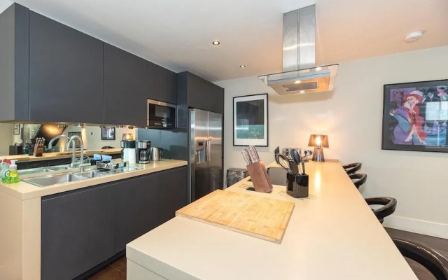 Spacious 4BR Victorian Estate in Kensington