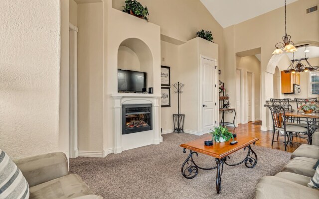 Scenic Terrace 2 Bedroom Condo by Redawning