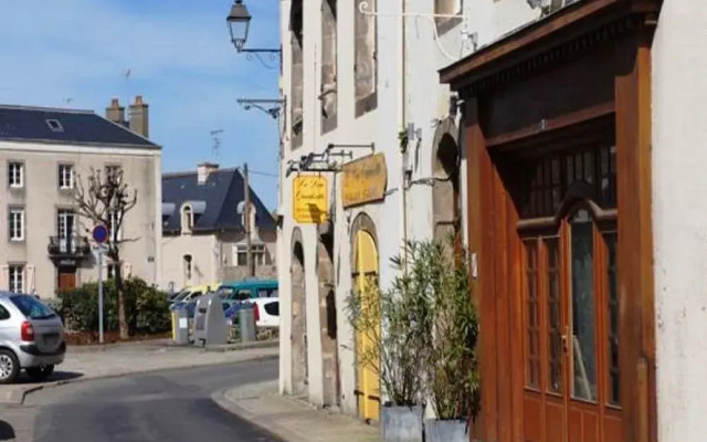 Hotel De La Mer