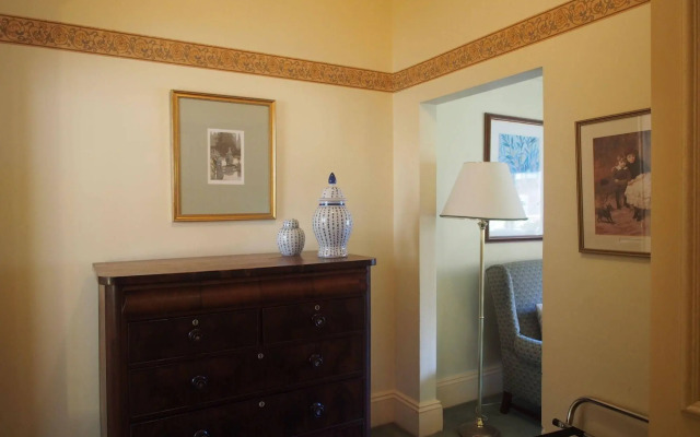 Simpson Of Potts Point