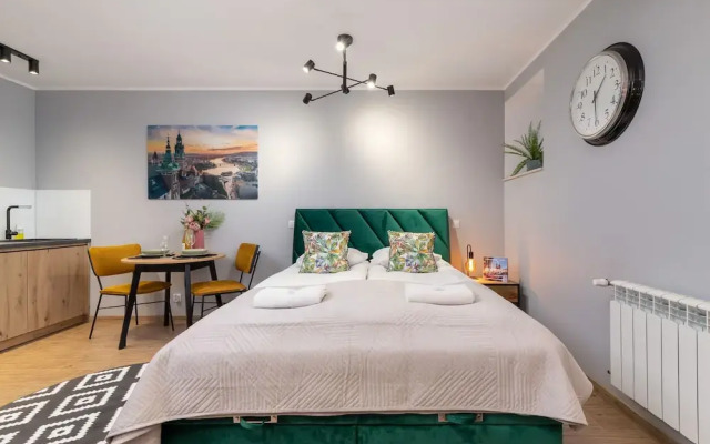 Kielecka Studio With AC by Renters