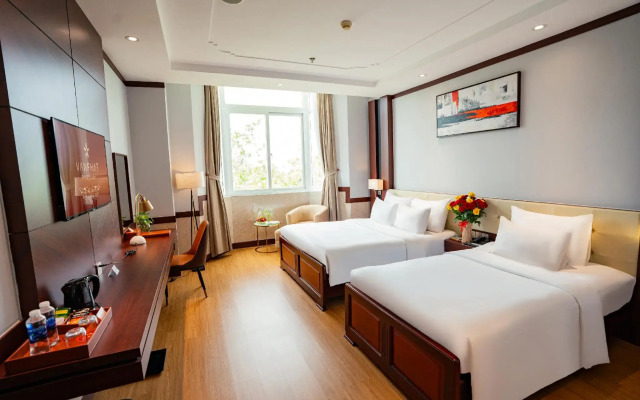 Van Phat Riverside Hotel