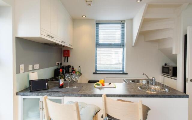 City Retreat, 2 Bed House with Cloudstream Hot Tub